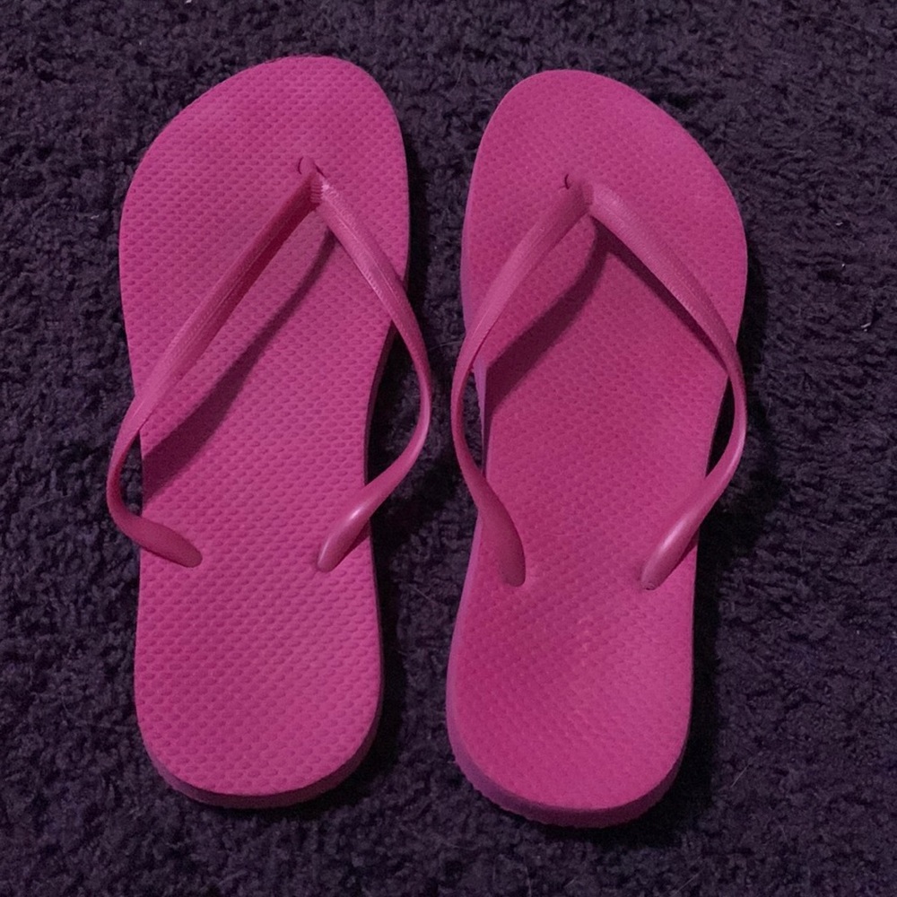 Pink Old Navy flip flops